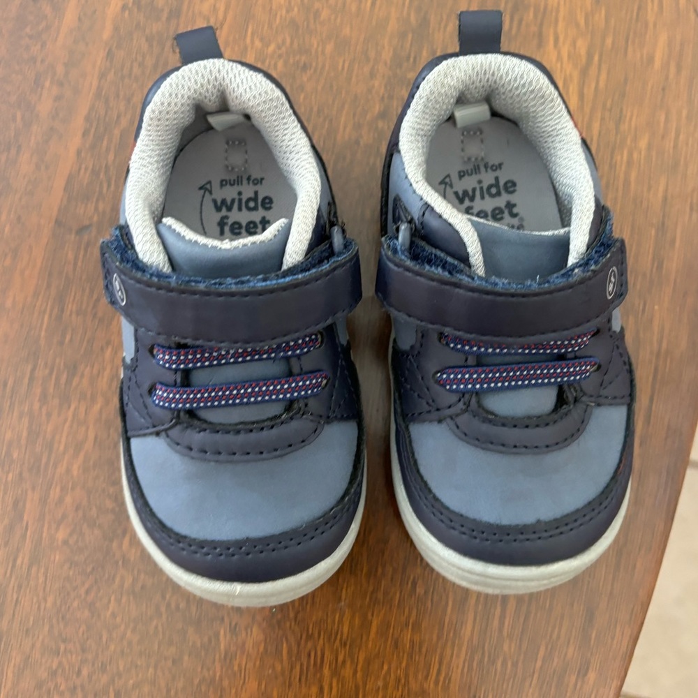 Stride Rite 360 Dustin Sneaker size 5